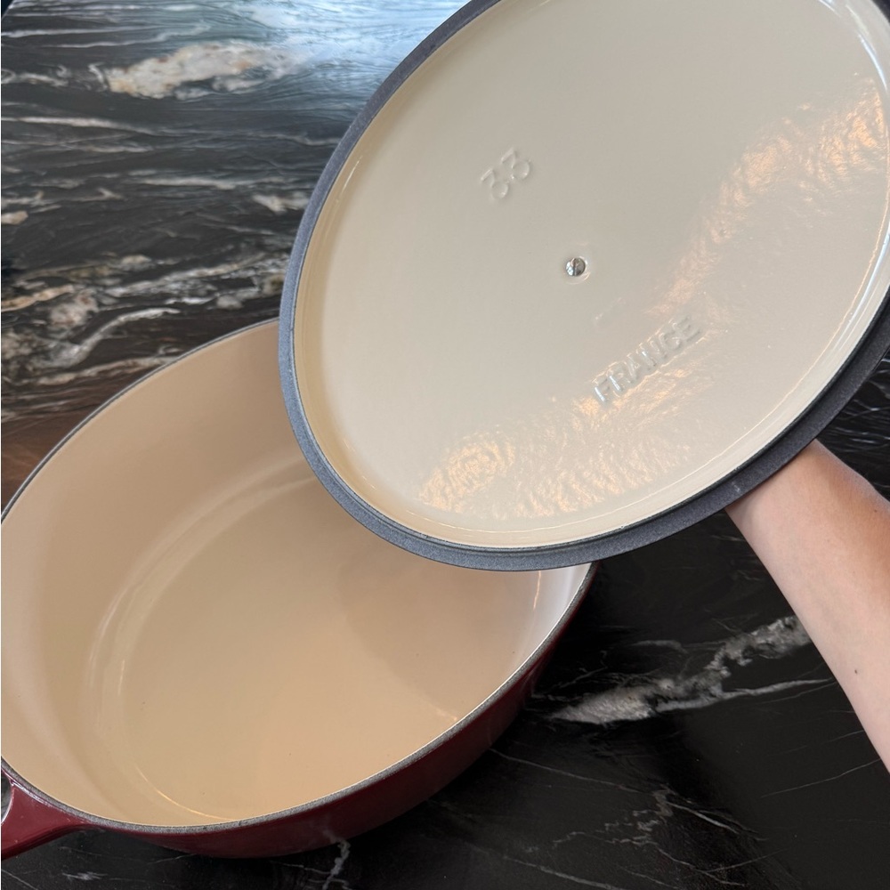 LE CREUSET DUTCH OVEN - Picture 3 of 6